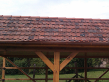 Historische Biberschwänze auf einem neuen Carport