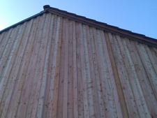 Schalung an einer Scheunengiebelseite